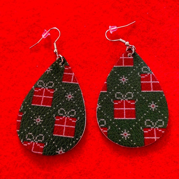CHRISTMAS EARRINGS!!! - Picture 4 of 4